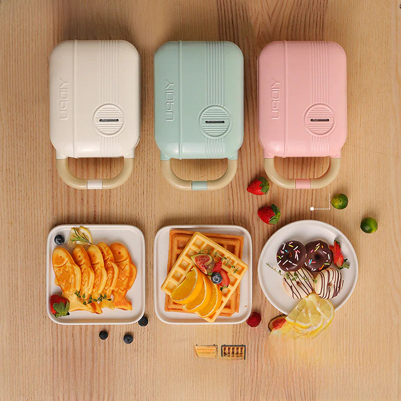Non-stick plates of the 3-in-1 Breakfast Maker from Living Abroad Creations